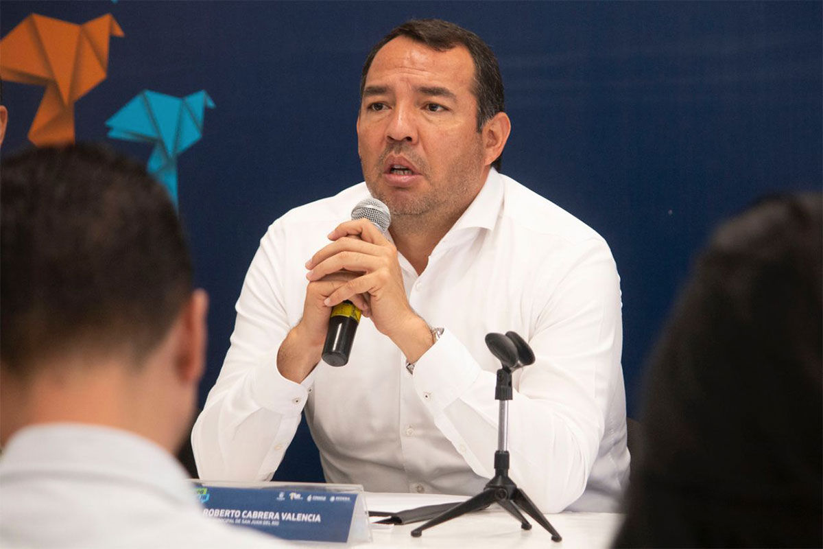 Roberto Cabrera se prepara para la temporada de lluvias y ciclones