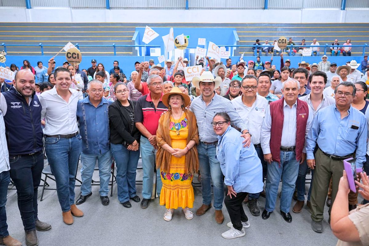 Felifer Macías toma protesta al nuevo Comité de la CCI en Querétaro