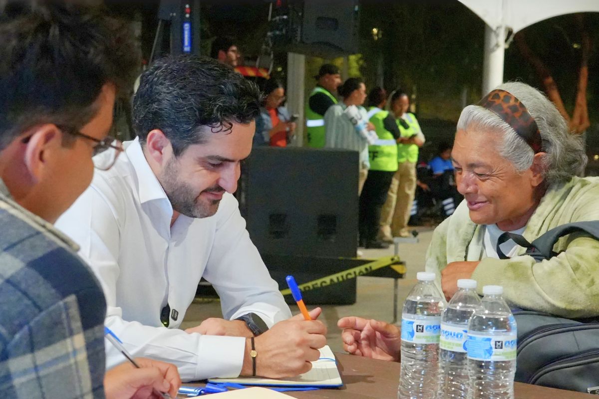 Agustín Dorantes dialoga con familias del norte de Querétaro