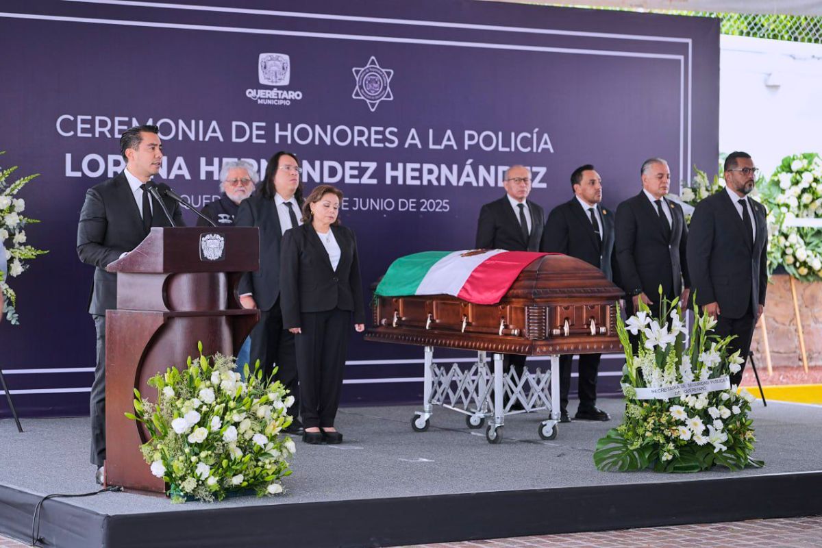Felifer Macías encabeza Guardia de Honor a la oficial Lorena Hernández en Querétaro